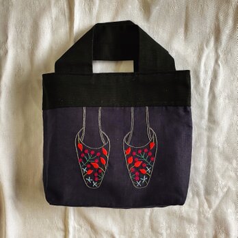 ミュール刺繍のバッグ(花)の画像