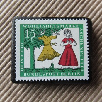 ドイツ　童話　シンデレラ　切手ブローチ6411の画像