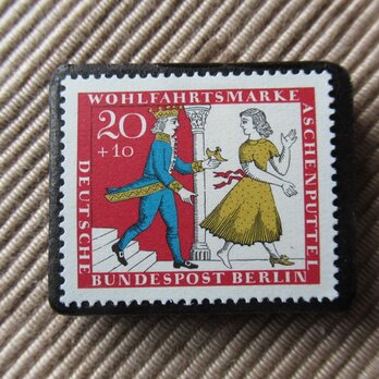 ドイツ　童話　シンデレラ　切手ブローチ6412の画像