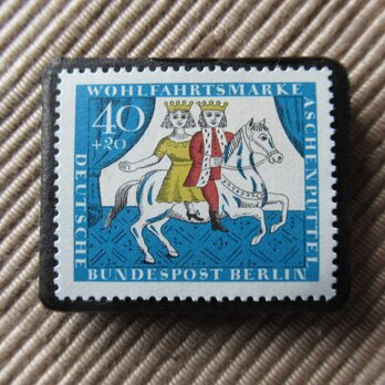 ドイツ　童話　シンデレラ　切手ブローチ6413の画像