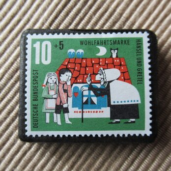 ドイツ　童話　ヘンゼルとグレーテル　切手ブローチ6415の画像