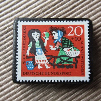 ドイツ　童話　白雪姫　切手ブローチ6420の画像