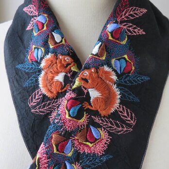 半襟・刺繍半襟・栗鼠と栗