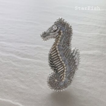 L2【Seahorse】タツノオトシゴ 海馬 ビーズ刺繍 ブローチの画像