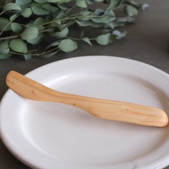 カイヅカイブキの枝のバターナイフ