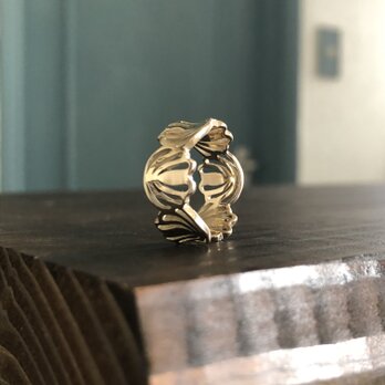 Shell Flower Ring S Gold "シェルモチーフが指を柔らく包み込むリング”の画像