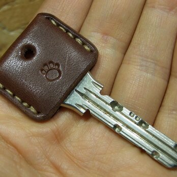 肉球刻印のキーカバー　サドル焦げ茶