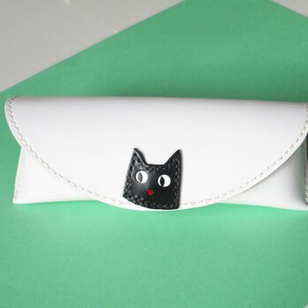 イタリア革ブッテーロ 黒猫ちゃんのメガネケース（白）の画像