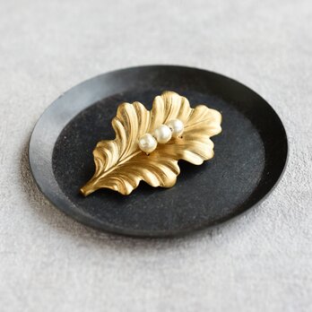 メルマガ掲載【ブローチ】ヴィンテージな真鍮 オークリーフ パール