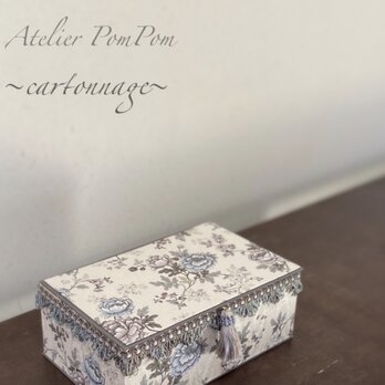 [floret pattern cartonnage]カルトナージュ　モアレ生地の裁縫箱の画像