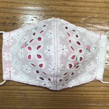アゴまで隠れる夏用立体マスク☆綿レース　☆手刺繍　ローズステッチ　フィルターポケットあり　1枚の画像