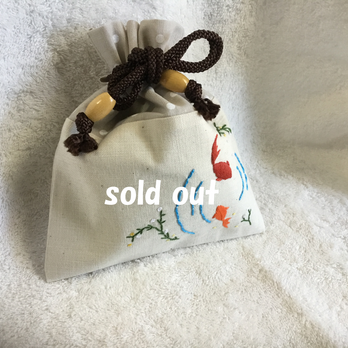 金魚刺繍の巾着の画像