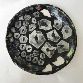陶芸　手びねり　手作り　色絵つけ丸皿の画像