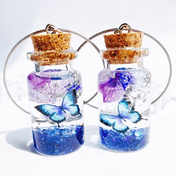 モルフォ蝶と紫陽花のガラスコルク瓶    バッグチャーム   キーホルダーの画像