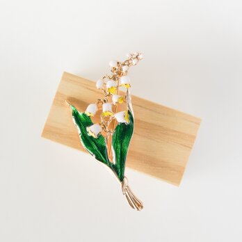 『優雅なブローチシリーズ〜咲いている可憐な鈴蘭の花のブローチ』の画像