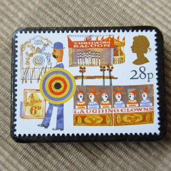 イギリス1983年　切手ブローチ 6535の画像