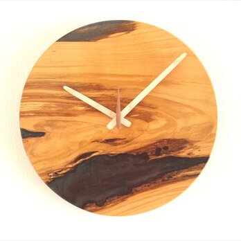 小さな世界が見えるかも？　直径30cm-19　木とレジンの掛け時計　River clockの画像