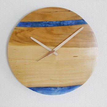 小さな世界が見えるかも？　直径30cm-20　木とレジンの掛け時計　River clockの画像