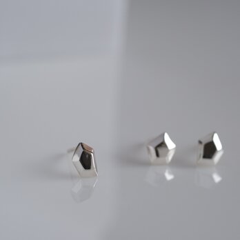 lítið fimmtungur pierced earrings：変形五角形ピアス　silver　シルバー925の画像