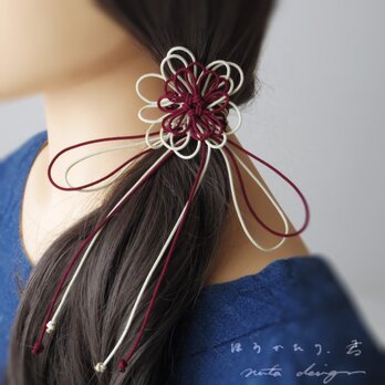 ヘアゴム「ほろかたり、君」（臙脂×アイボリー）の画像