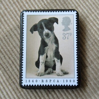 イギリス1990年　子犬切手ブローチ 6558の画像