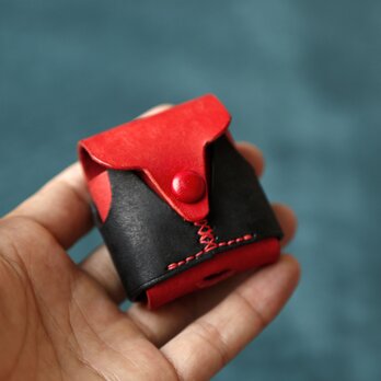 【可愛いベスト】AirPodsケース　赤+黒 本革 ワイヤレスイヤホンケースの画像