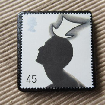 イギリス　素敵な帽子切手ブローチ 6560の画像