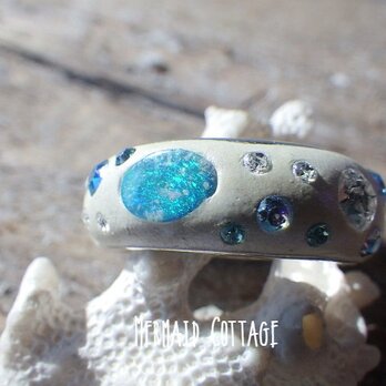 Blue Opal Ring オパールとスワロフスキーのコースタルリングの画像