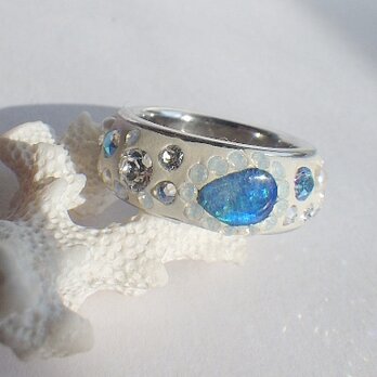 Gland Blue Opal Ring オパールとスワロフスキーのクレイリングの画像