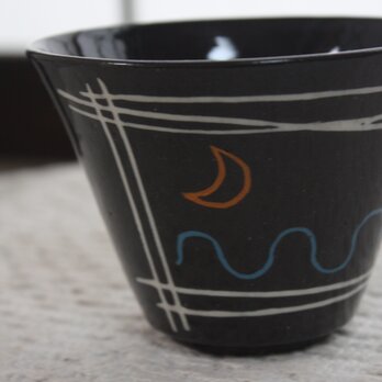 波にお月様のコーヒーカップの画像