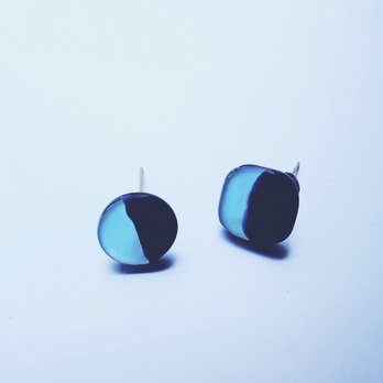 Bicolour asymmetric Earring Circle / Squareの画像
