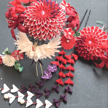 つまみ細工成人式用ご婚礼用　大輪菊とダイヤモンドリリーの髪飾り(紅白鶴)の画像