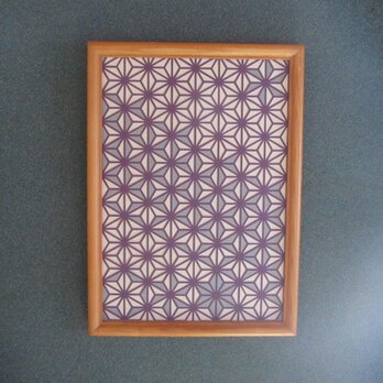 『麻の葉模様』の切り絵　紫 壁掛けパネル A4の画像