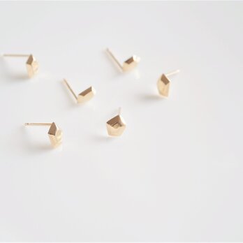 lítið fimmtungur pierced earrings：変形五角形ピアス　K10YGの画像
