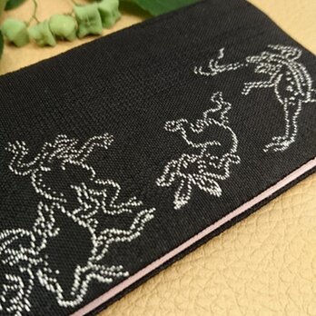絹織物西陣織名刺・カード入れ 鳥獣戯画　黒地白　中地ピンクの画像