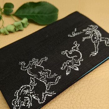 絹織物西陣織名刺・カード入れ 鳥獣戯画　黒地銀糸　中地ブルーの画像