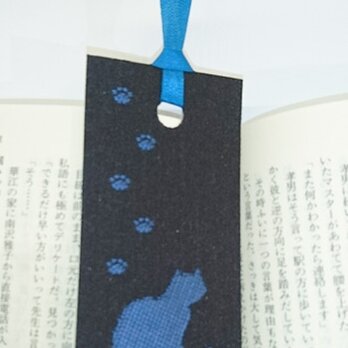 絹織物西陣織しおり　ネコと足跡（黒地に青）「送料無料」の画像