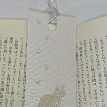 絹織物西陣織しおり　ネコと足跡（白地に銀）「送料無料」の画像