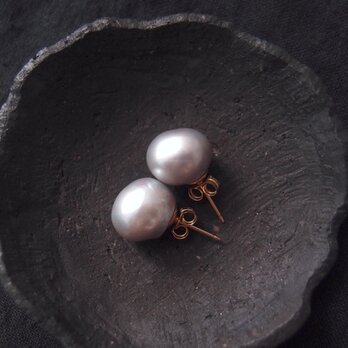 【K14gf】Baroque Pearl Earrings／大粒グレーバロックパール スタッドピアス（Gray）の画像