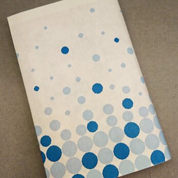 栞付き・和紙ブックカバー(新書サイズ)白地にブルー水玉の画像