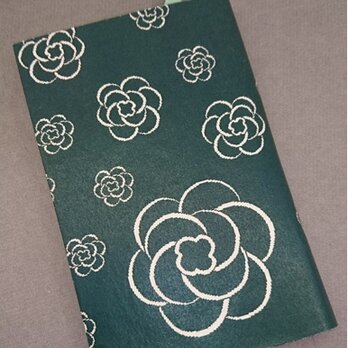 栞付き・和紙ブックカバー(新書サイズ)　緑地に花「送料無料」の画像