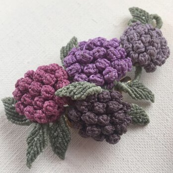 マクラメ編み紫陽花ブローチの画像