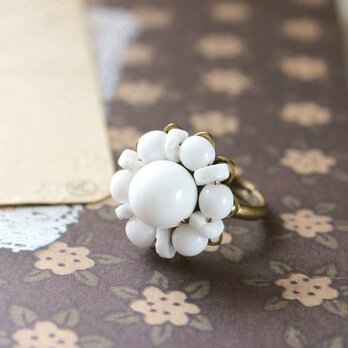 ミリアムハスケルのビーズ《ホワイトガーデン・シリーズ》白いお花のヴィンテージstyleリング　コスチュームジュエリー 指輪の画像
