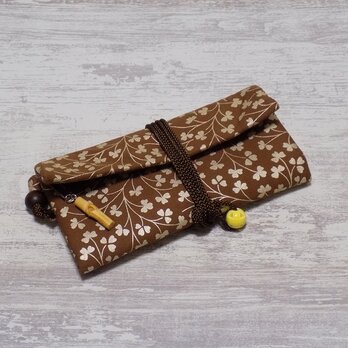 道中財布　ロールバッグ　ツイル茶色製　「クローバー　中色」の画像