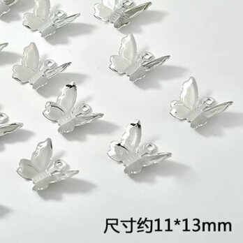 【4個入】小さな蝶々パーツ　バタフライ  透かし　シルバー　B004Sの画像