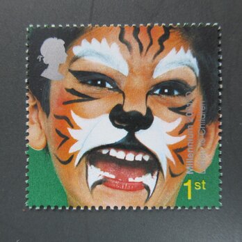イギリス2001年　切手ブローチ 6690の画像