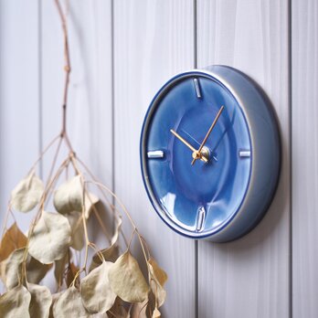 陶器の壁掛け時計　GLAZED CLOCK　ペールブルーの画像