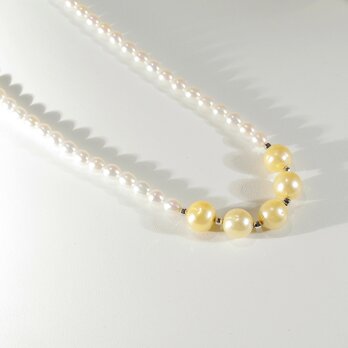 10、5.5mm本真珠（淡水パール）のネックレス（43cm、マグネット、SV925製ミラーボール、ホワイト、イエロー）の画像