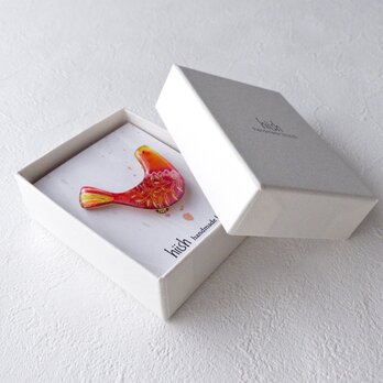 幸せな小鳥のブローチ(イエローオレンジ)の画像