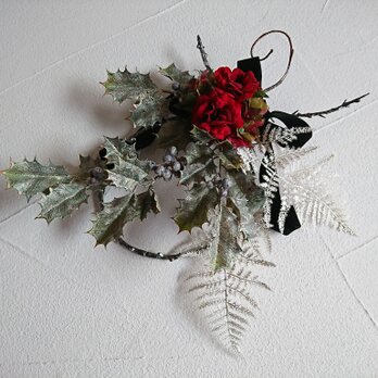 classic holly wreathの画像